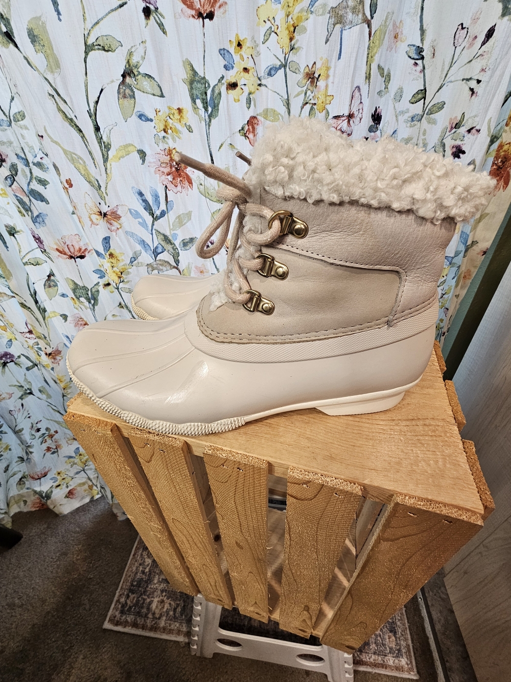 Sperry Women's Cream Lace-Up Winter Rain Boots
